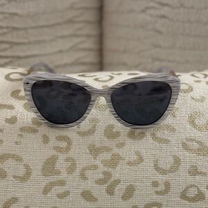 Privé Revaux Stylish Gray Sunglasses